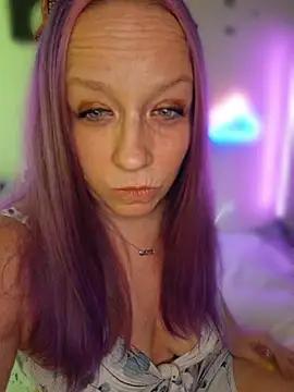 Snapshot of XxMs_StarzxX chatting on 07/12/26, 10:54 XxMs StarzxX online show from 07/12/26, 10:54