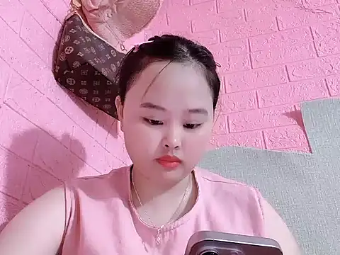 Snapshot of Minee99 chatting on 07/17/26, 08:33 Minee99 online show from 07/17/26, 08:33