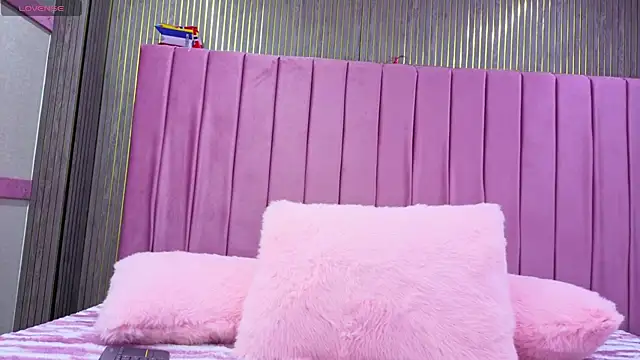 Snapshot of Sofia_Messy- chatting on 07/17/26, 04:10 Sofia Messy- online show from 07/17/26, 04:10