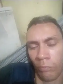 Snapshot of DavidAbril18 chatting on 07/17/26, 10:12 DavidAbril18 online show from 07/17/26, 10:12