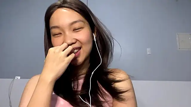 Snapshot of KassandraBrentz chatting on 07/19/26, 10:34 KassandraBrentz online show from 07/19/26, 10:34