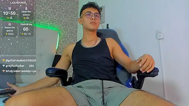 Snapshot of Ethan_Weest chatting on 07/19/26, 04:32 Ethan Weest online show from 07/19/26, 04:32