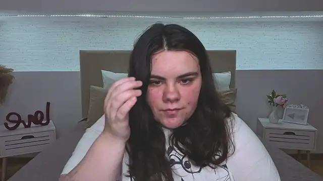 Snapshot of Ukr_Lena chatting on 07/20/26, 11:45 Ukr Lena online show from 07/20/26, 11:45