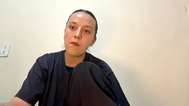 Snapshot of VeronicaFendt chatting on 07/22/26, 03:41 VeronicaFendt online show from 07/22/26, 03:41