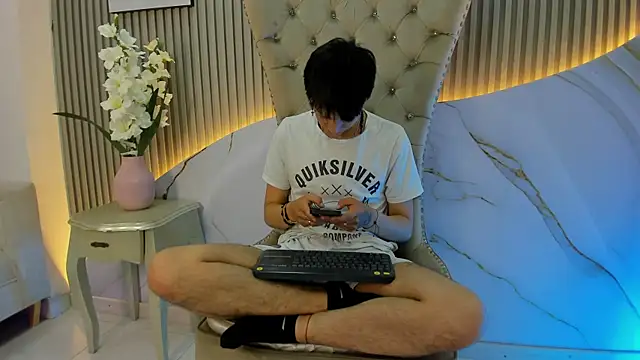 Snapshot of Luucky_Strike chatting on 07/21/26, 03:41 Luucky Strike online show from 07/21/26, 03:41