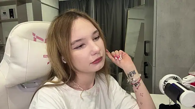 Snapshot of LittleMiaX chatting on 07/20/26, 07:16 LittleMiaX online show from 07/20/26, 07:16