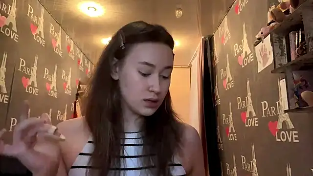 Snapshot of AlexisShivers chatting on 07/19/26, 04:37 AlexisShivers online show from 07/19/26, 04:37