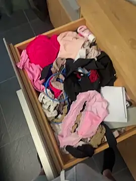 swissboy22 online show from 04/17/26, 07:22