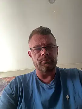 Snapshot of Alfredrolf chatting on 07/19/26, 11:07 Alfredrolf online show from 07/19/26, 11:07