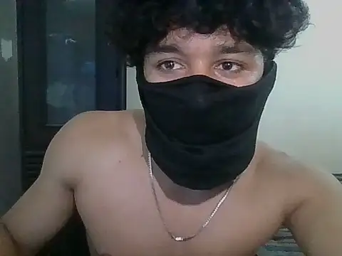 Snapshot of roxiii_ chatting on 07/19/26, 02:03 roxiii online show from 07/19/26, 02:03