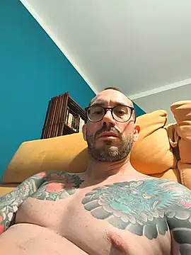 Snapshot of Leo_Irezumi chatting on 07/31/26, 02:11 Leo Irezumi online show from 07/31/26, 02:11