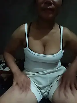 Snapshot of 1Lan-luly09 chatting on 07/21/26, 03:35 1Lan-luly09 online show from 07/21/26, 03:35