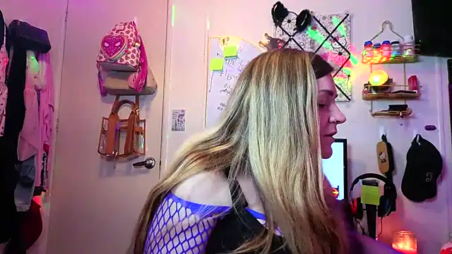 xxKitten online show from 07/21/26, 05:20