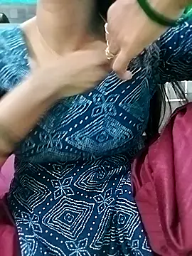 Snapshot of Lovely-Pihu chatting on 07/21/26, 07:10 Lovely-Pihu online show from 07/21/26, 07:10