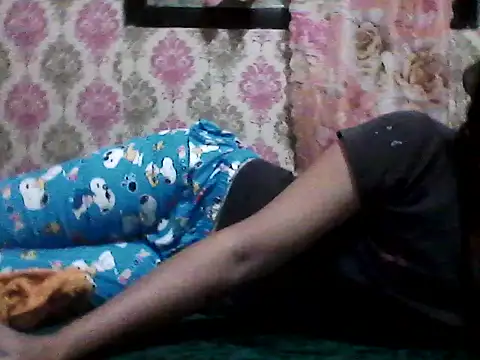 Snapshot of SexyLuna143 chatting on 07/24/26, 03:35 SexyLuna143 online show from 07/24/26, 03:35