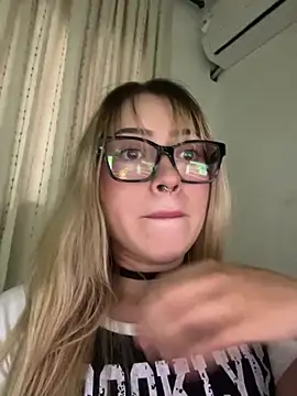 ZoeJhonson-1 online show from 07/28/26, 11:15
