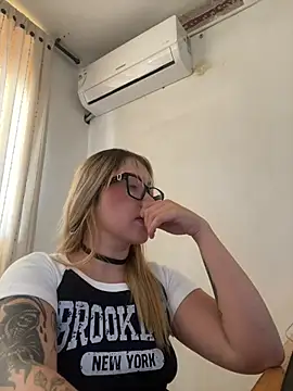 ZoeJhonson-1 online show from 07/28/26, 04:50