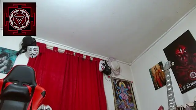 Snapshot of Amanda_Valeska chatting on 10/11/25, 03:13 Amanda Valeska online show from 10/11/25, 03:13