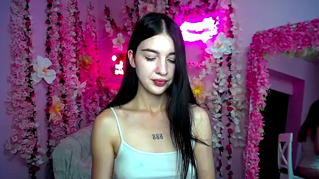 Lolli Bennet online show from 07/27/26, 07:15