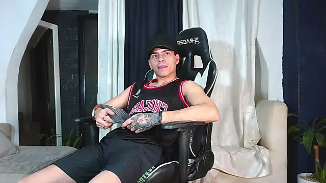 Dereek hott online show from 07/23/26, 07:49