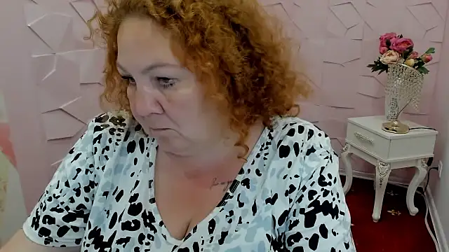 Juli kute online show from 07/23/26, 09:50