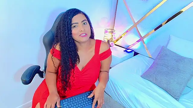 Snapshot of Cristal_Curly chatting on 07/24/26, 11:50 Cristal Curly online show from 07/24/26, 11:50