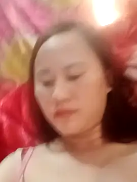 Snapshot of Yen-nhi chatting on 07/25/26, 05:15 Yen-nhi online show from 07/25/26, 05:15