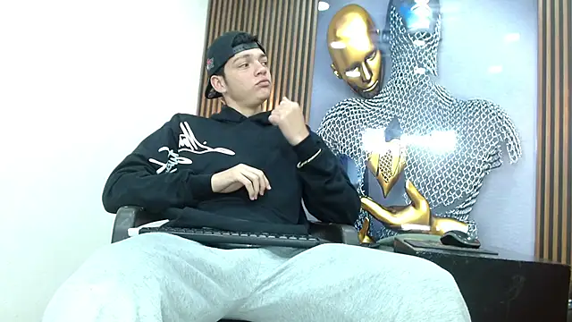 AlejoBussnek online show from 07/28/26, 12:12