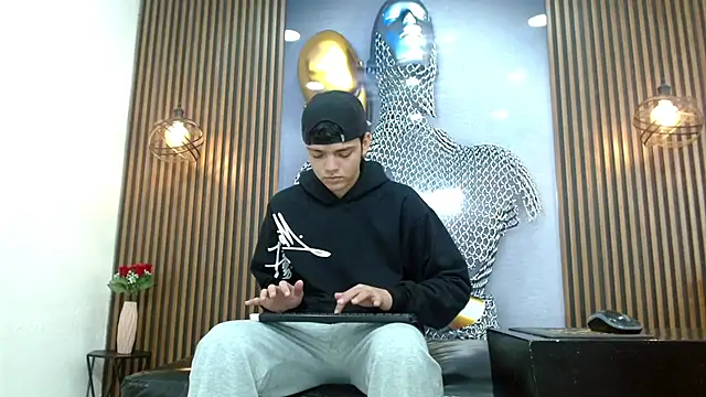 AlejoBussnek online show from 07/28/26, 02:24