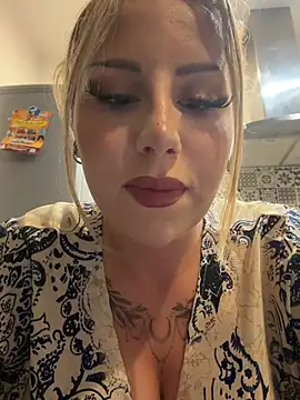 Snapshot of mila_kween chatting on 07/24/26, 10:17 mila kween online show from 07/24/26, 10:17