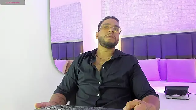 Snapshot of Jacksson_Miller_ chatting on 08/03/26, 10:03 Jacksson Miller online show from 08/03/26, 10:03