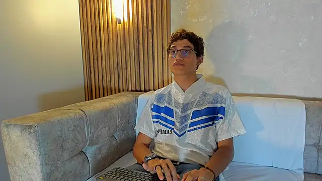 Snapshot of Damian_Wolff chatting on 07/29/26, 05:45 Damian Wolff online show from 07/29/26, 05:45