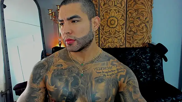 Snapshot of Aaron_Vega chatting on 08/04/26, 02:54 Aaron Vega online show from 08/04/26, 02:54