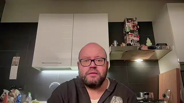 theitalianbear online show from 10/18/25, 04:14