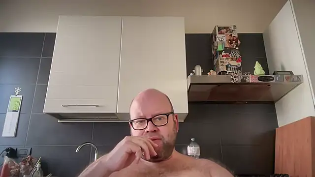 Snapshot of theitalianbear chatting on 03/06/26, 01:06 theitalianbear online show from 03/06/26, 01:06