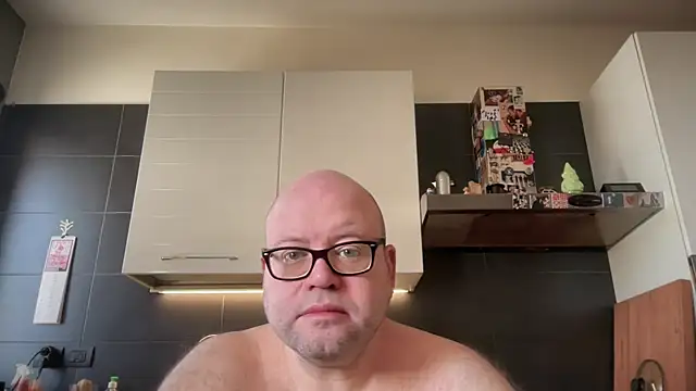 Snapshot of theitalianbear chatting on 02/18/26, 09:06 theitalianbear online show from 02/18/26, 09:06