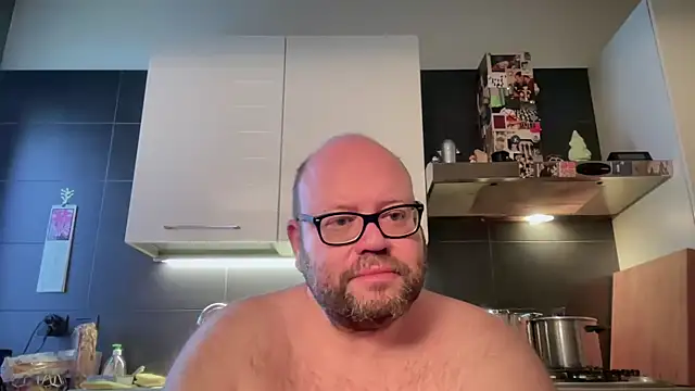 Snapshot of theitalianbear chatting on 04/14/26, 04:50 theitalianbear online show from 04/14/26, 04:50