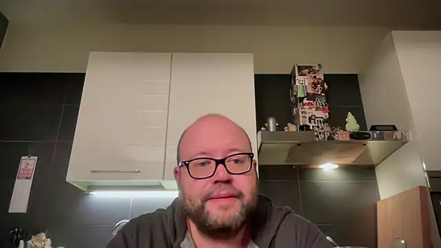 Snapshot of theitalianbear chatting on 02/13/26, 08:53 theitalianbear online show from 02/13/26, 08:53