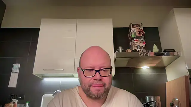 Snapshot of theitalianbear chatting on 02/05/26, 05:47 theitalianbear online show from 02/05/26, 05:47