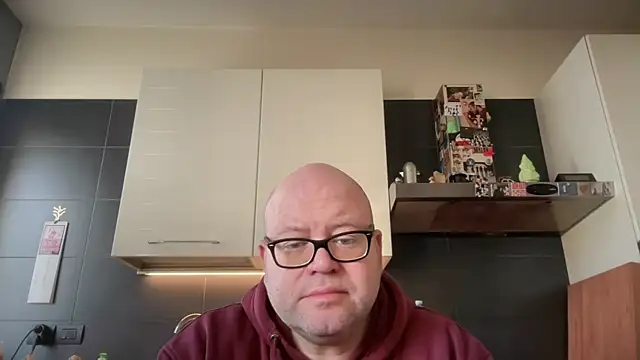 Snapshot of theitalianbear chatting on 02/17/26, 08:22 theitalianbear online show from 02/17/26, 08:22