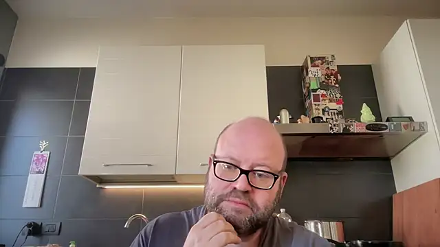 Snapshot of theitalianbear chatting on 04/16/26, 11:22 theitalianbear online show from 04/16/26, 11:22