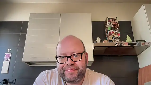 Snapshot of theitalianbear chatting on 04/11/26, 09:13 theitalianbear online show from 04/11/26, 09:13