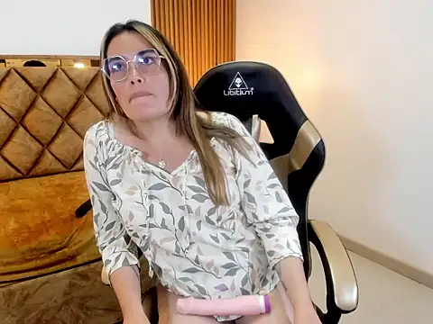 MiaAmadorVS online show from 08/05/26, 05:51