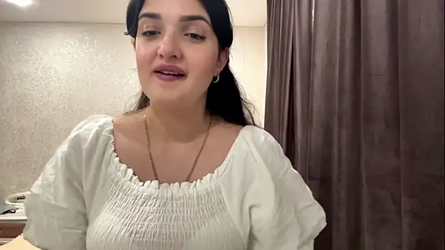 IzzabelSun online show from 07/28/26, 04:39