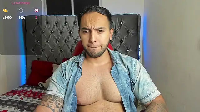 Snapshot of mrloganfuck1 chatting on 05/31/26, 06:30 mrloganfuck1 online show from 05/31/26, 06:30