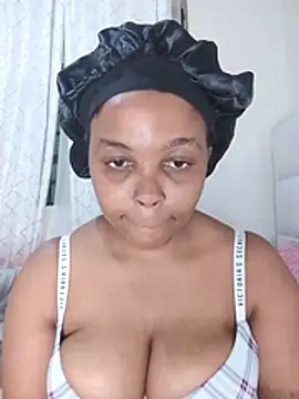 Snapshot of Rhannibee chatting on 07/29/26, 12:59 Rhannibee online show from 07/29/26, 12:59