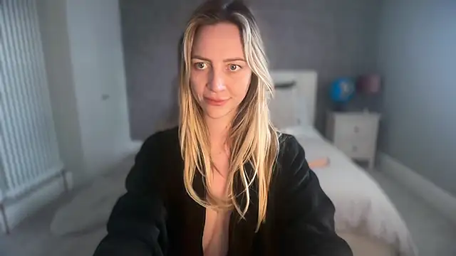 ElsieLondonxx online show from 08/04/26, 06:51