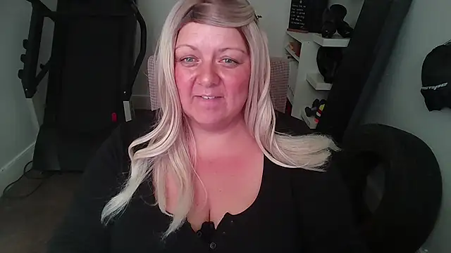 Snapshot of Blonde_Exclusive chatting on 07/30/26, 10:58 Blonde Exclusive online show from 07/30/26, 10:58