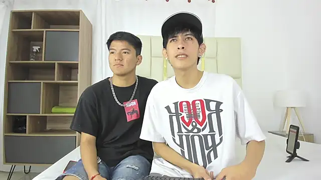 I S A K   online show from 07/30/26, 11:42