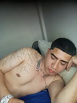 Snapshot of stiven96h chatting on 07/31/26, 02:00 stiven96h online show from 07/31/26, 02:00